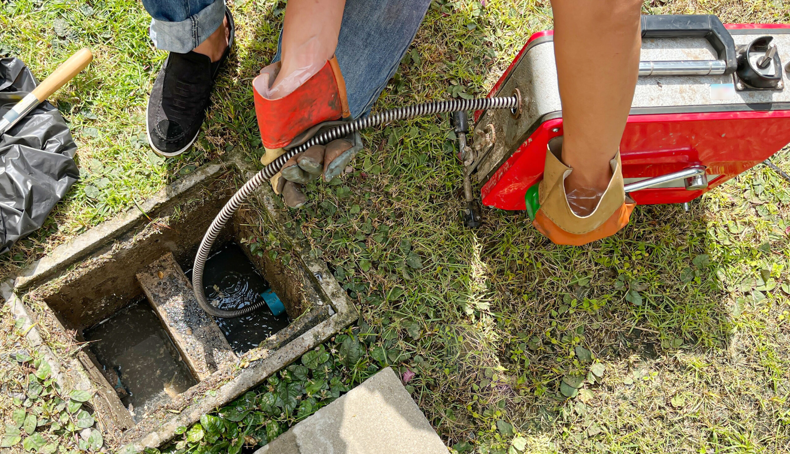How to Prevent Main Drain Clogs From the Experts