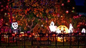 Why Florida Homeowners Should Install Extra Electrical Outlets for Holiday Decorations—Inside and Out - Mac 5 Services